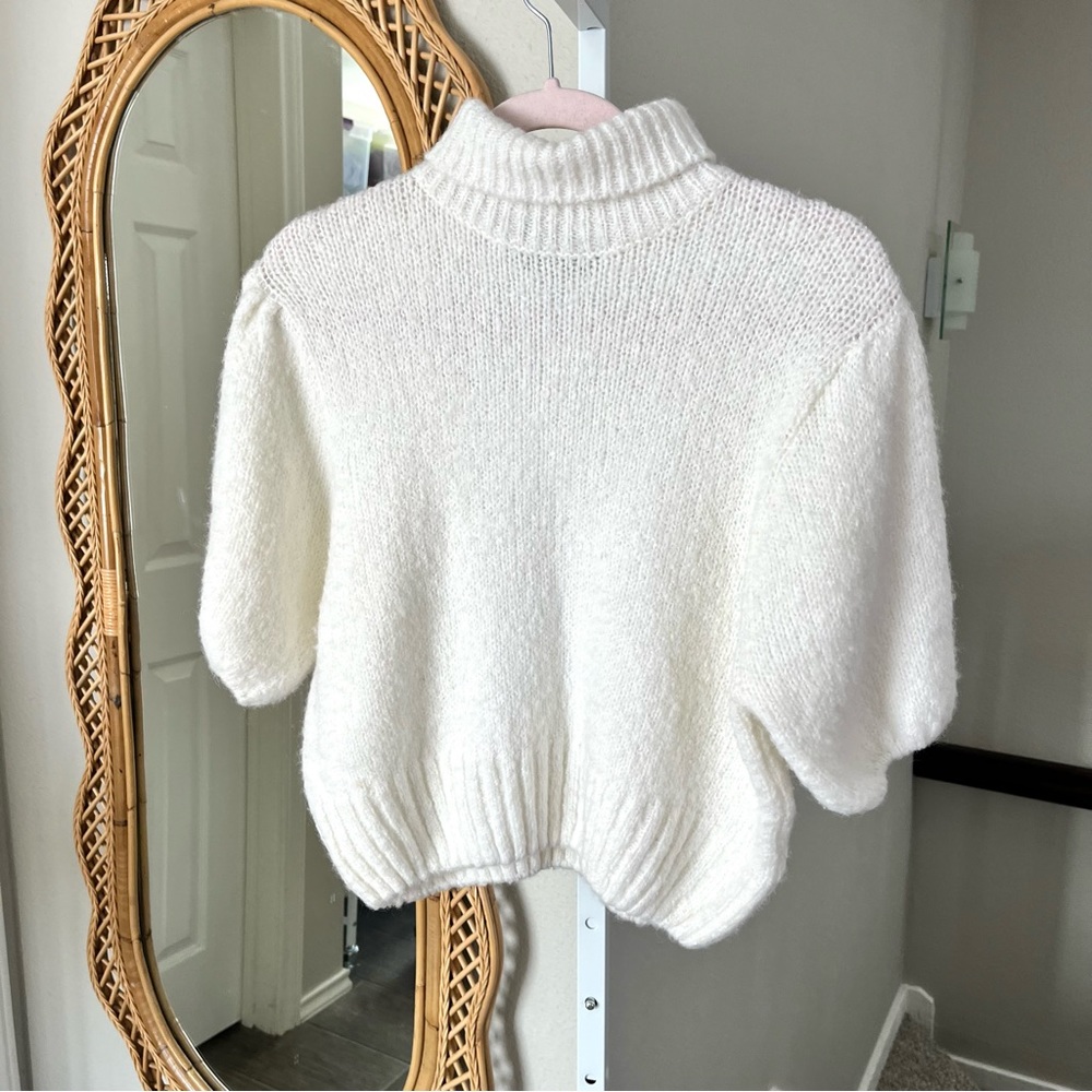 NKC / White Alpaca Puff Sleeve Top